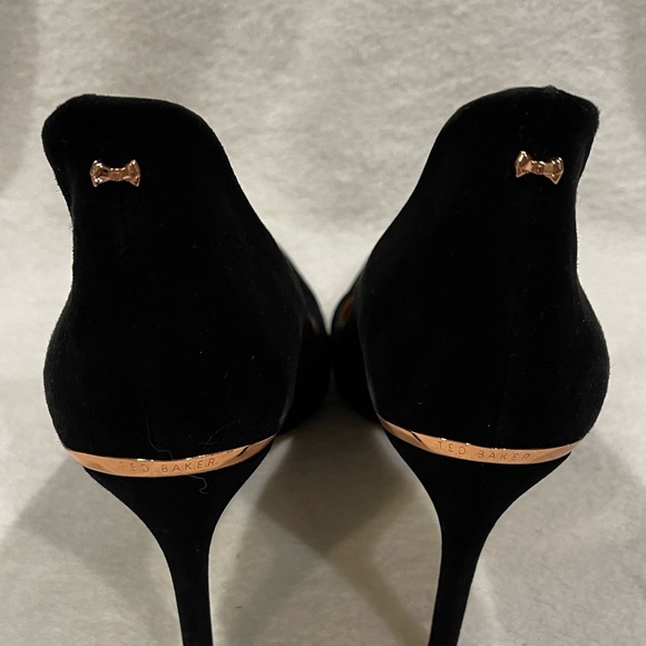 Nearly new! Ted Baker Black Suede Heels. Size 40. - Picture 4 of 6
